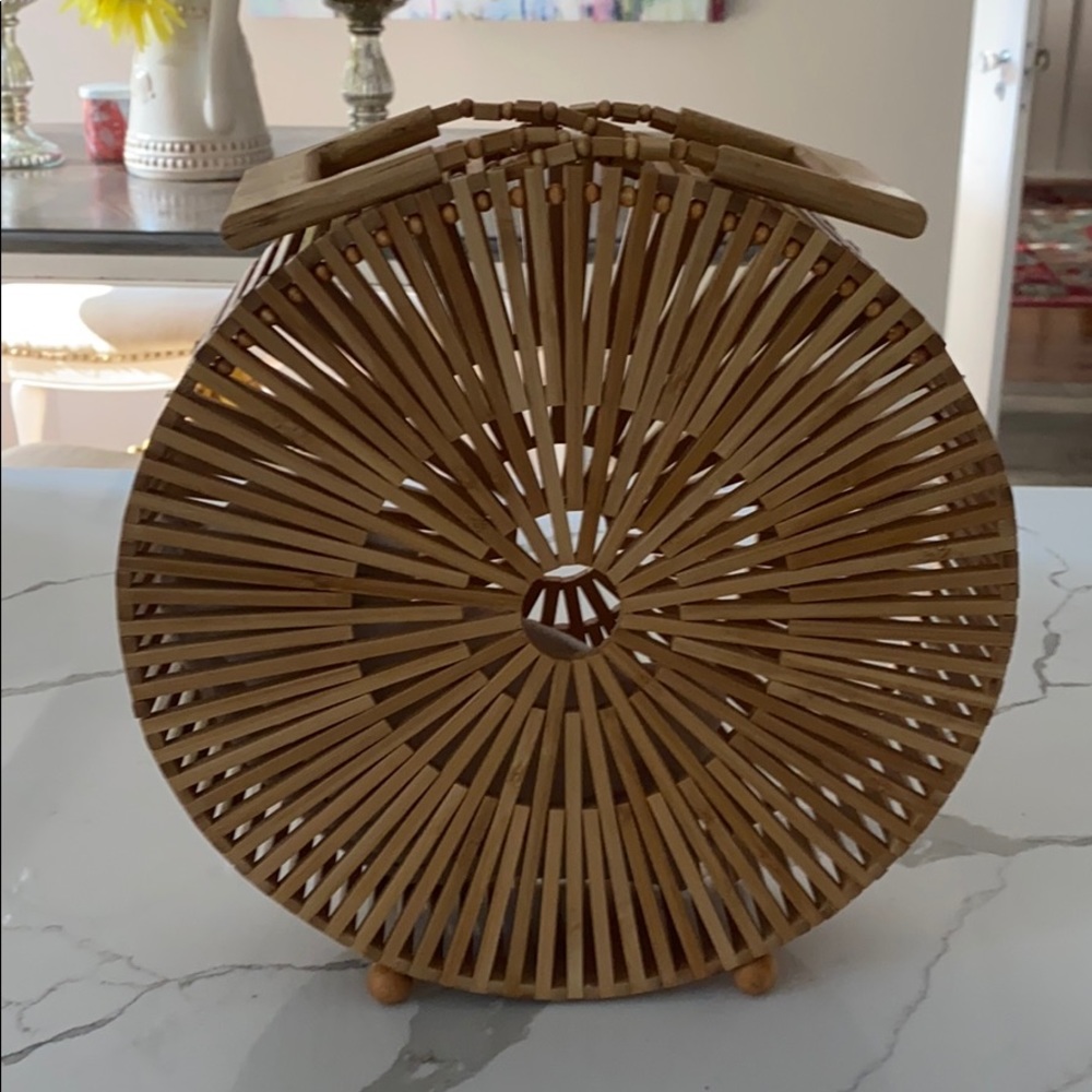 Wooden clutch